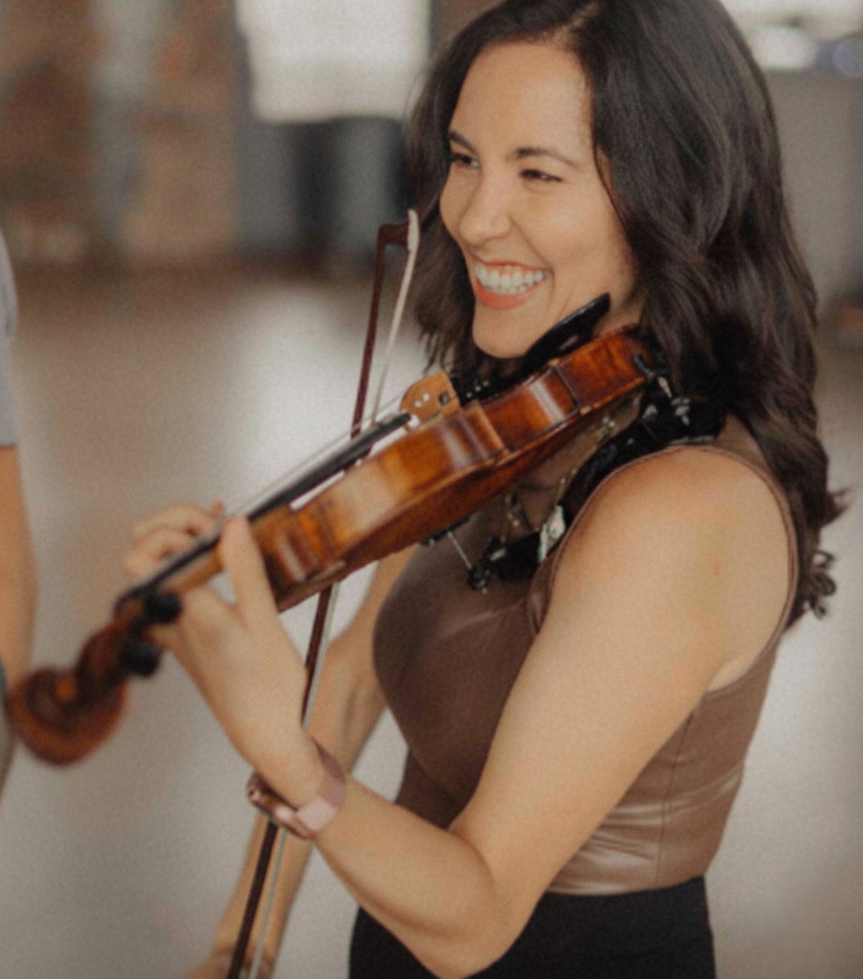 Rosie Riquelme Antunez playing violin at a wedding.